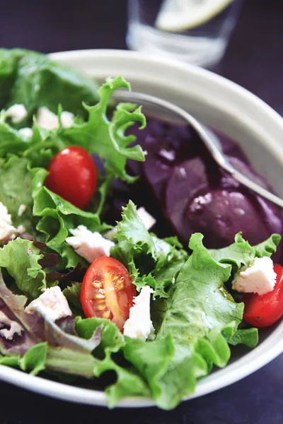 Kom van salade nauwe u — Stockfoto