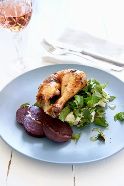 Roast chicken meal with vegetables and mash potato — Stock Photo, Image