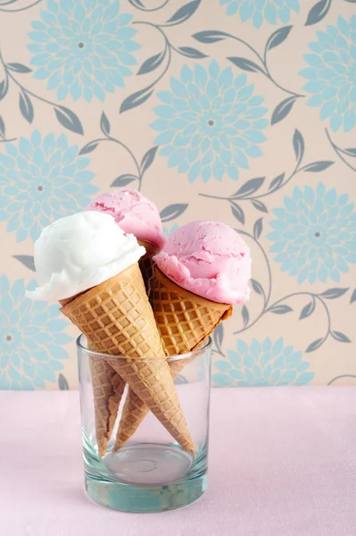 Ice cream cones in cup — Stock Photo, Image