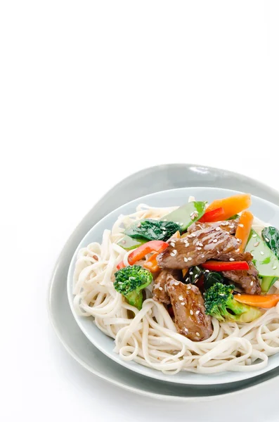 Fritadeira de carne com macarrão — Fotografia de Stock