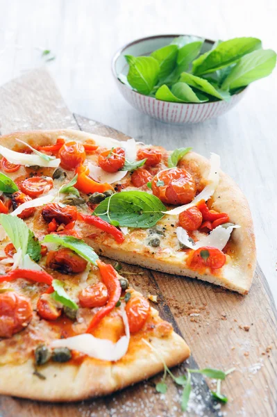 Świeżej pizzy ręcznie robione — Zdjęcie stockowe
