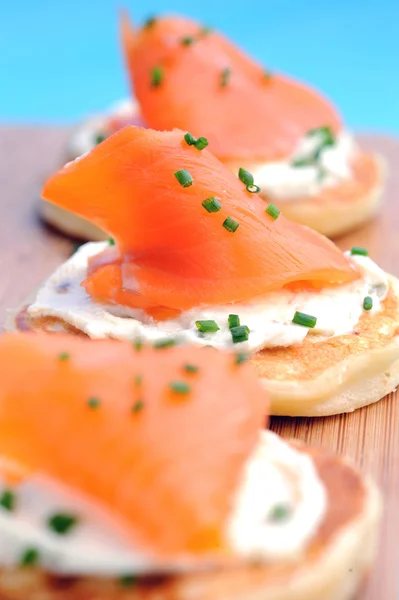 Aperitivos de salmón ahumado — Foto de Stock