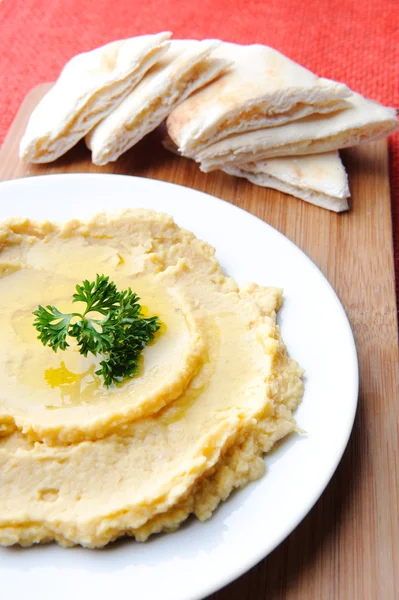 Hummus aperitivo saludable y pan de pita — Foto de Stock