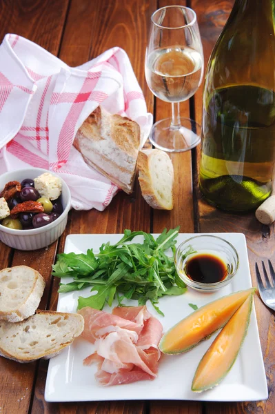 Antipasto platter for two — Stock Photo, Image