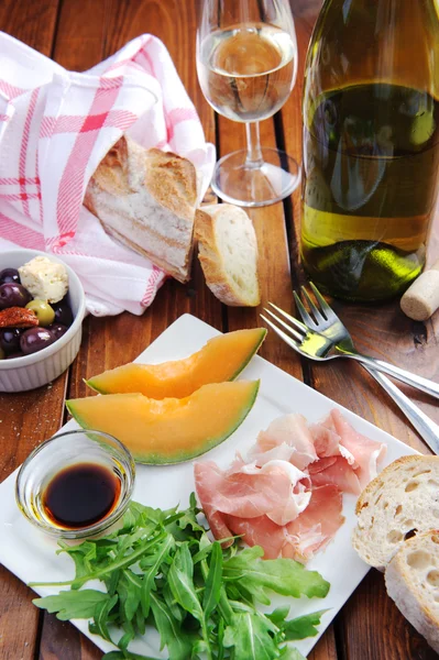 Antipasto platter for two — Stock Photo, Image