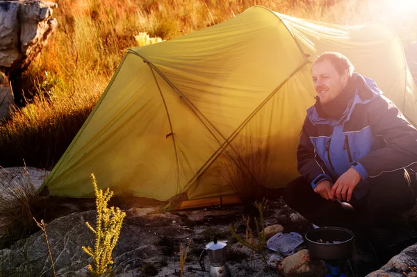 Wilderness explorer camping — Stockfoto