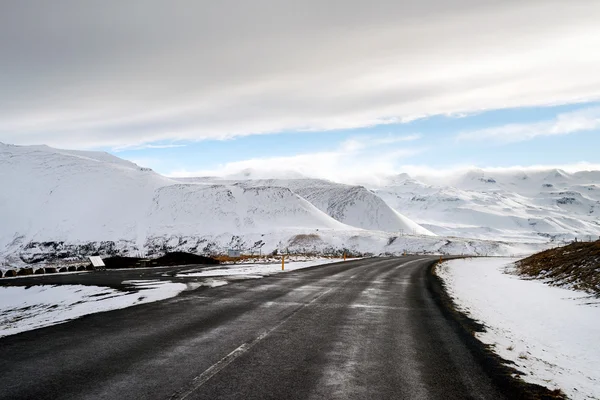 IJsland winter wegen — Stockfoto