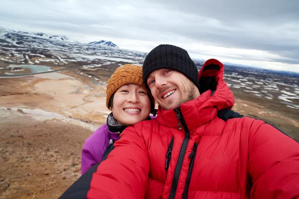 Turismo selfie con fondo de paisaje —  Fotos de Stock