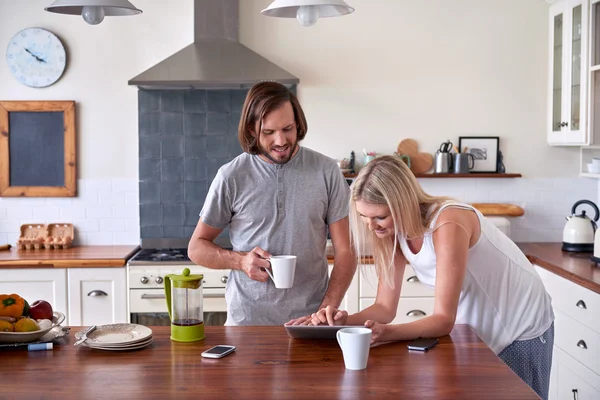 Coffee with coffee and tablet computer — Stock Photo, Image
