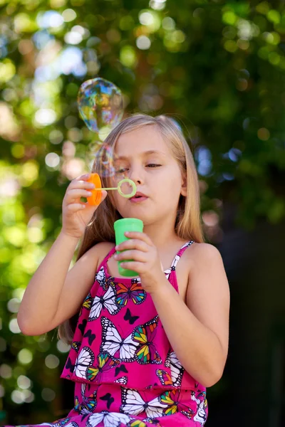 Little girl blowing bubbles — Stock Photo, Image