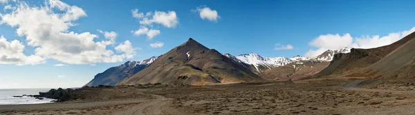 Aussichtsreiche Bergkette in Island — Stockfoto