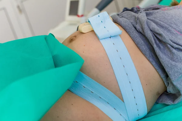 Vrouw rechts voor de bevalling in het ziekenhuis — Stockfoto