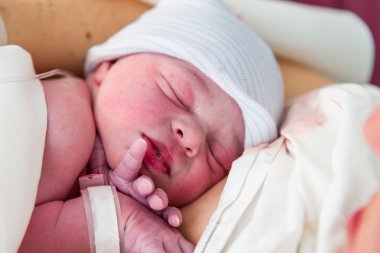 Yeni doğan beyaz kız