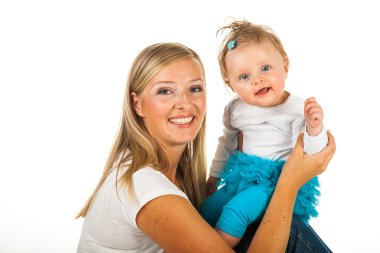 iki genç kızı annesiyle