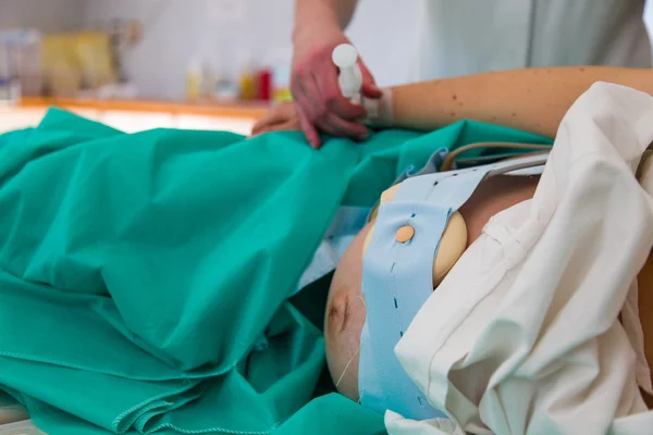 Femme juste avant l'accouchement à l'hôpital — Photo