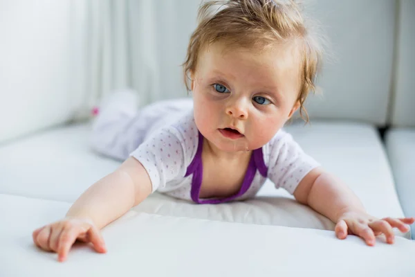 Schattig pasgeboren meisje — Stockfoto