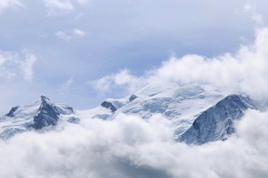 Bulutlarda Mont Blanc