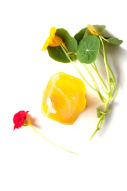 Turuncu el yapımı Sabun Rock ile yaz çiçek