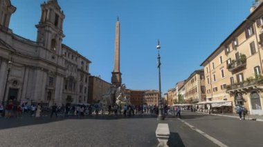 Roma şehir merkezinde Navona Meydanı