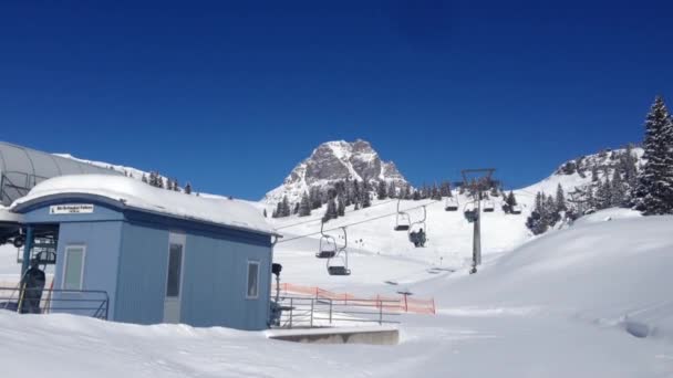 Skidlift Österrikiska Alperna — Stockvideo