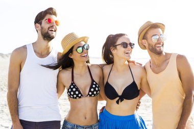 Grupo de amigos divirtiéndose