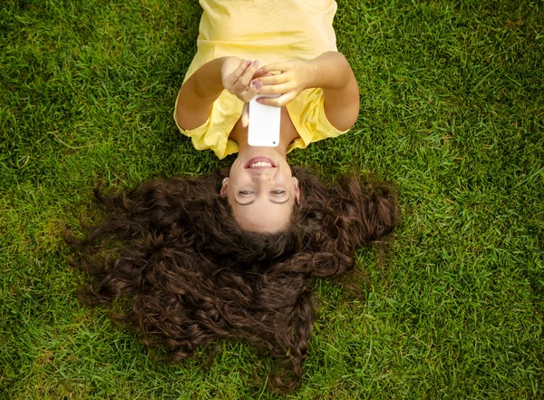 Mulher fazendo uma selfie — Fotografia de Stock