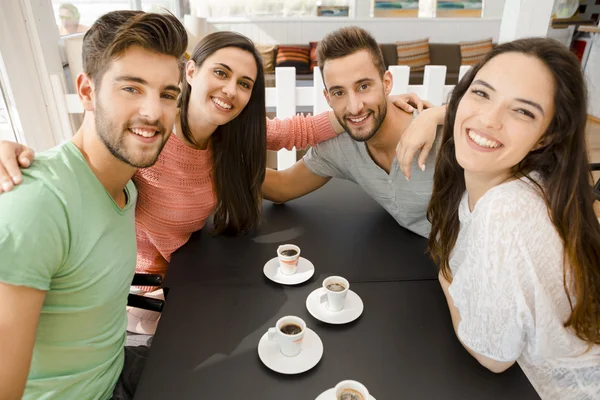 Freunde im örtlichen Café — Stockfoto