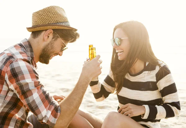 Pareja pasando un buen rato juntos — Foto de Stock