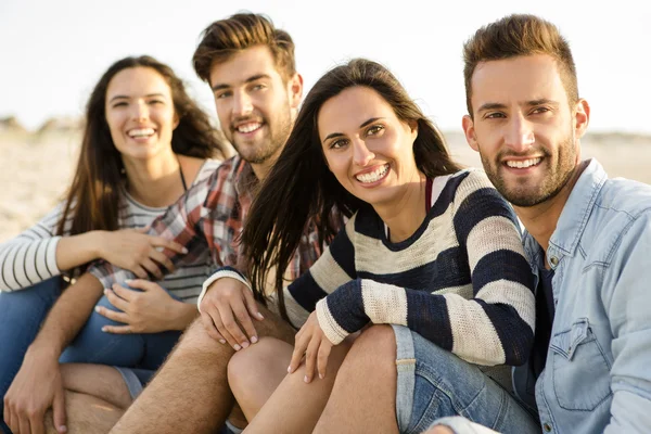 Le meilleur été est avec des amis — Photo