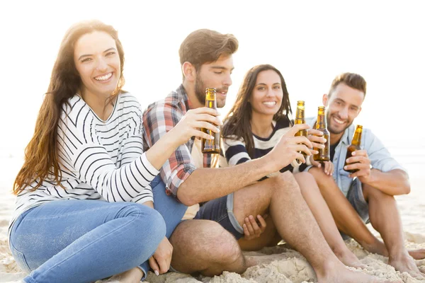 Sommaren är bättre med en kall öl — Stockfoto