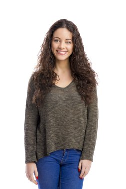 Kamera doğru gülümseyen güzel kadın