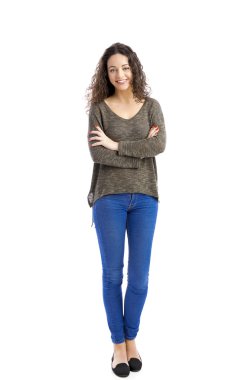 Kollarını kavuşturmuş güzel bir kadın