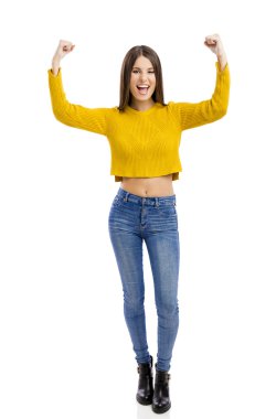 Her iki silah açık ile mutlu kadın