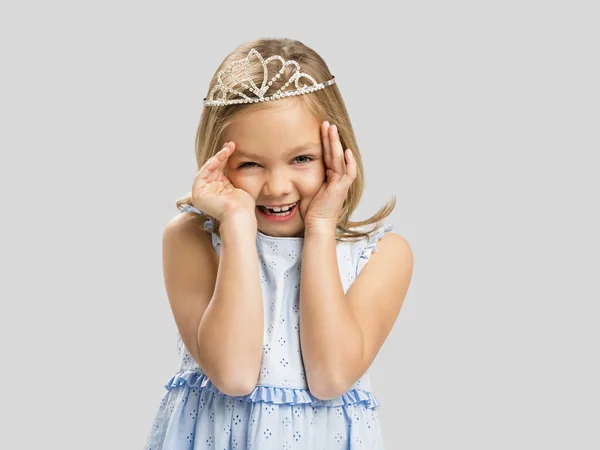 Carino bambina in corona principessa — Foto Stock