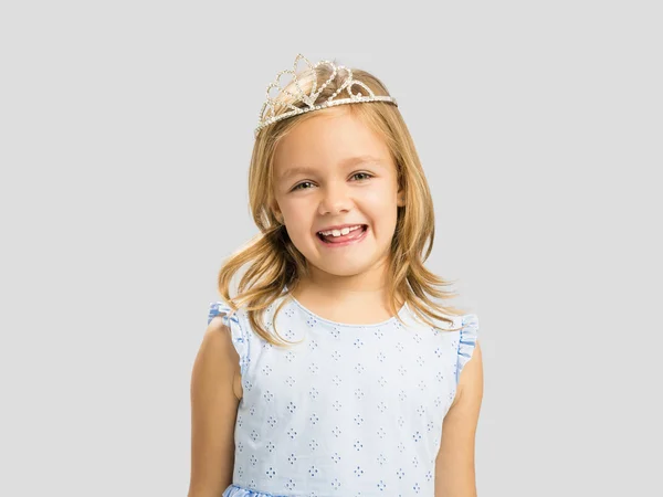 Schattig klein meisje in princess crown — Stockfoto