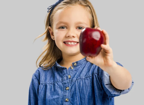 Leuk meisje houdt van een appel — Stockfoto