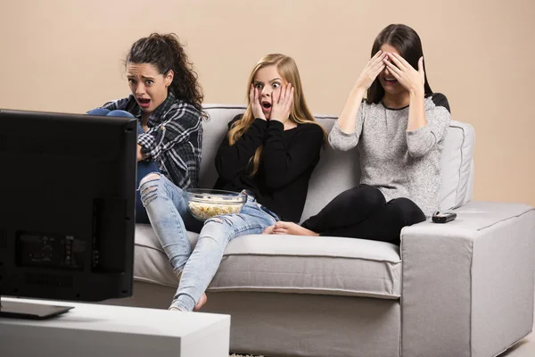 Asustado adolescente viendo películas —  Fotos de Stock