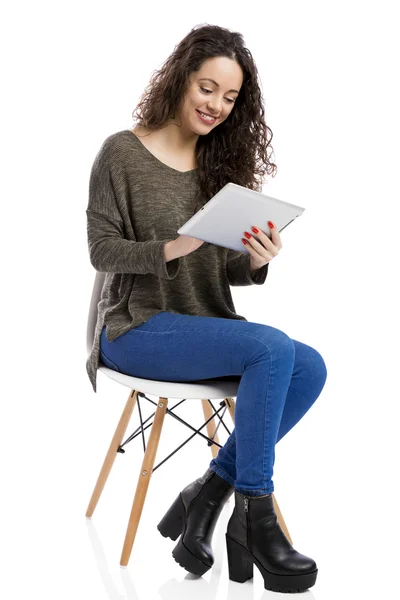 Mulher trabalhando com um tablet — Fotografia de Stock