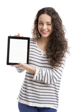 Bir şey bir dijital tablet üzerinde gösterilen kadın