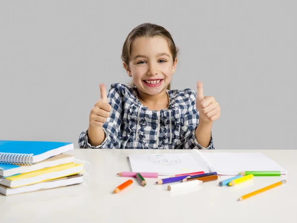 Kleines Mädchen gestikuliert Daumen hoch Zeichen — Stockfoto