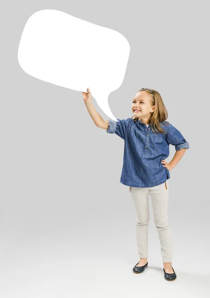 Little girl holding a speech balloon — Stock Photo, Image