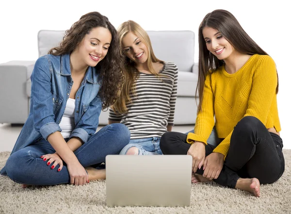 Chicas estudiando en casa —  Fotos de Stock