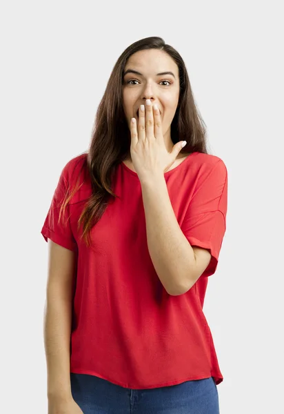 Mujer asombrada cubriendo boca a mano — Foto de Stock