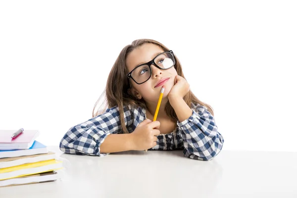 Kleines Mädchen macht Zeichnungen — Stockfoto