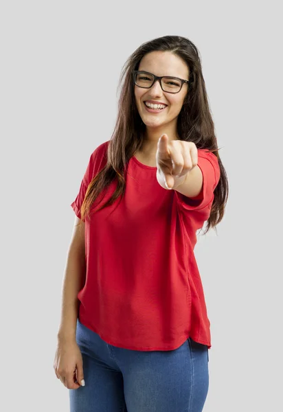 Gelukkig woman wijzend naar de camera — Stockfoto