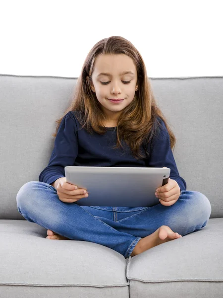 Girl on couch using tablet — Stock Photo, Image