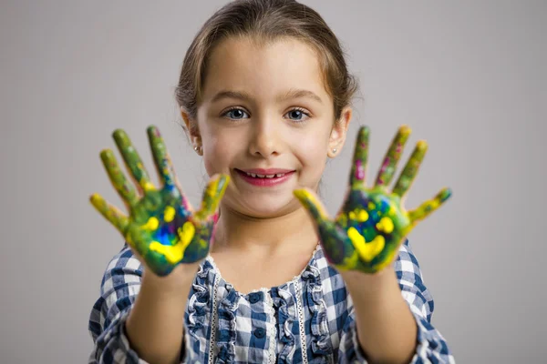 Menina com as mãos em tinta — Fotografia de Stock