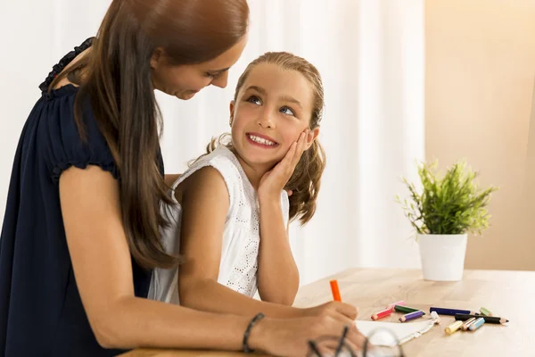 Mother helping daughter making drawings — Stock Photo, Image