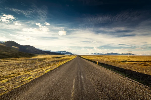 Road in incredible landscapes of Iceland — Stock Photo, Image