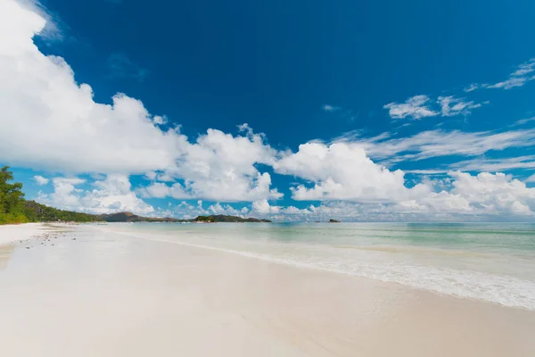 Prachtig Uitzicht Een Tropisch Strand Praslin Seychellen — Stockfoto